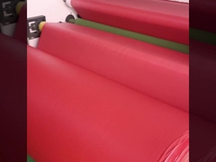 rotes Kreppenteppich